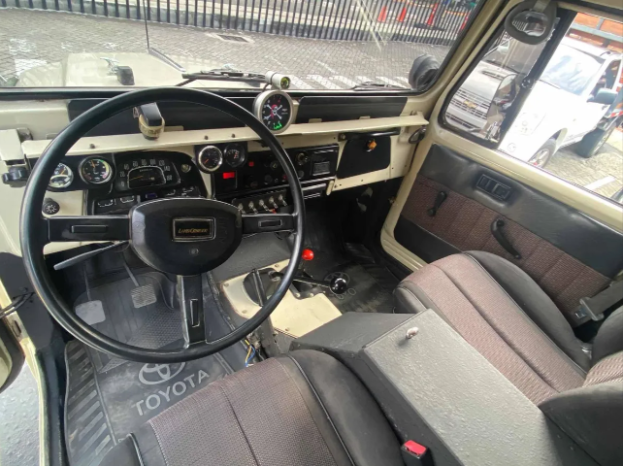 1972 Toyota Land Cruiser lleno