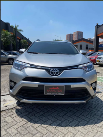 2018 Toyota RAV4 lleno