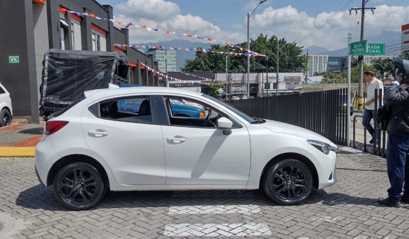 Mazda 2 2018 lleno