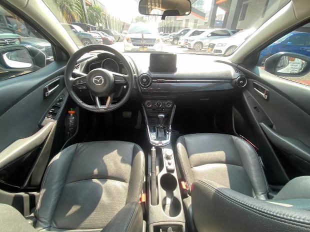 Mazda 2 Touring Sedán 2019 lleno