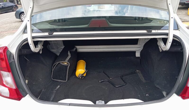 Renault Logan 2008 lleno