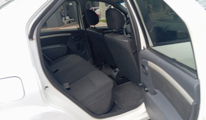 Renault Logan 2008 lleno