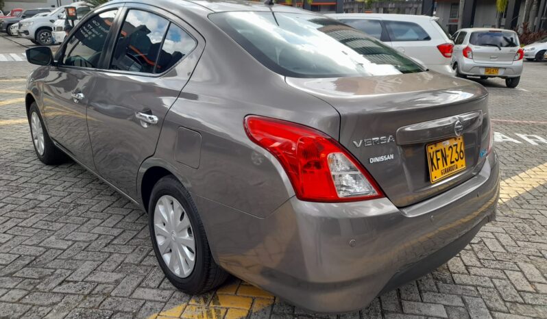 Nissan Versa 2018 lleno