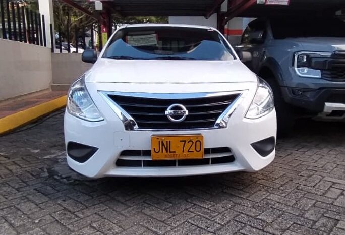 Nissan Versa 2021 lleno
