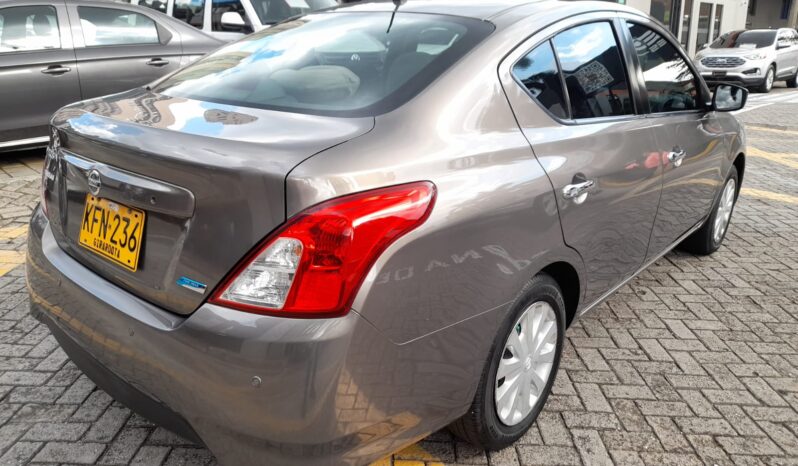 Nissan Versa 2018 lleno