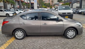 Nissan Versa 2018 lleno