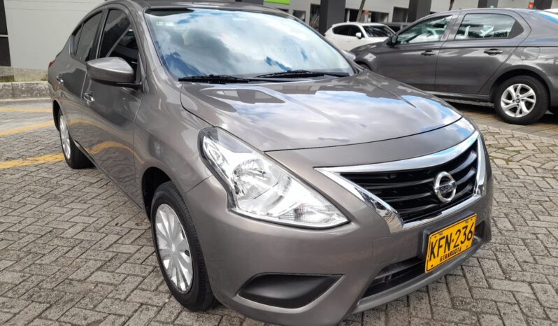Nissan Versa 2018 lleno