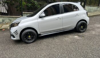 Nissan March 2023 1.6 lleno