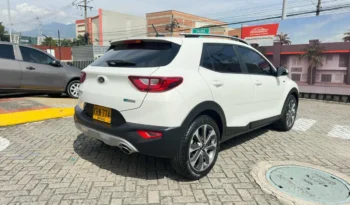 Kia Stonic 2022 Zenith lleno
