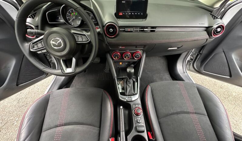 Mazda 2 CARBON EDITION 2026 lleno