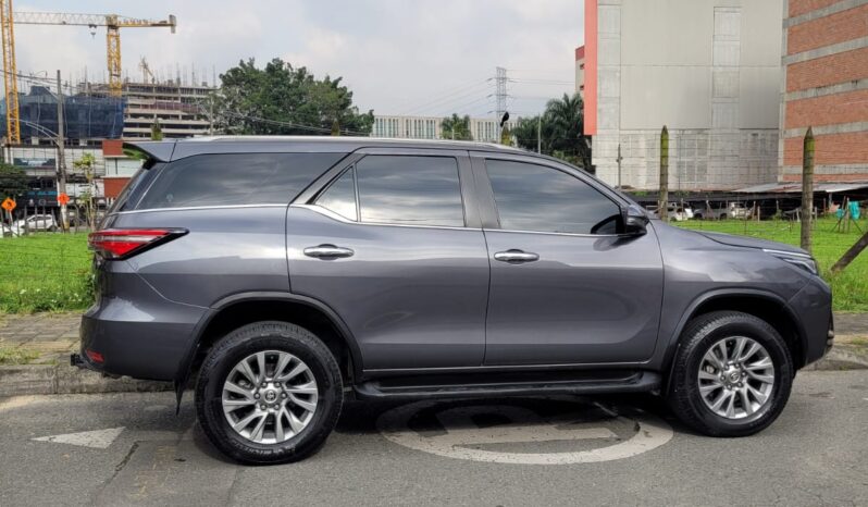 Toyota Fortuner 2023 lleno