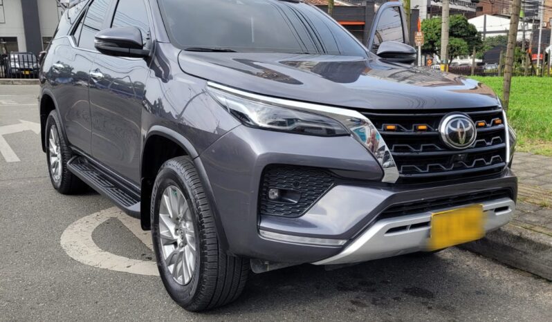 Toyota Fortuner 2023 lleno