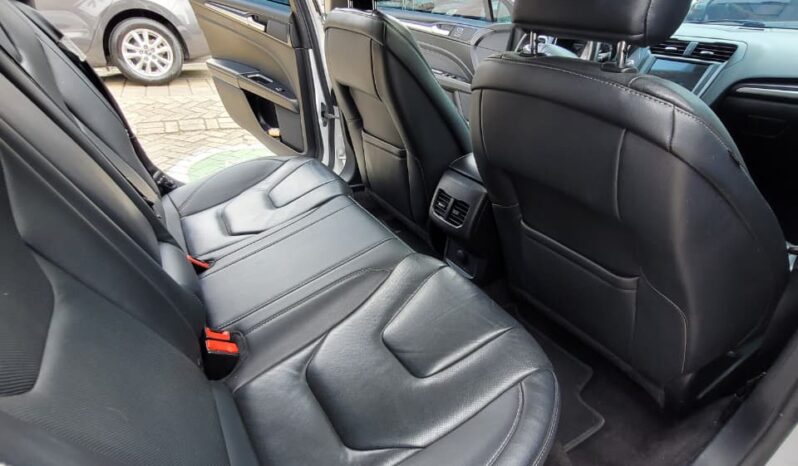 Ford Fusion 2019 lleno