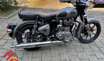 Royal Enfield Classic 2022 lleno