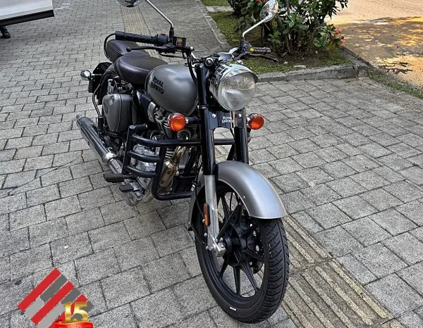 Royal Enfield Classic 2022 lleno