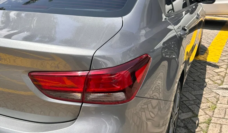 Kia Rio 2022 lleno