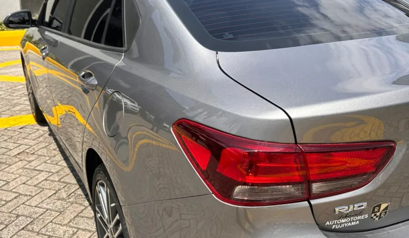 Kia Rio 2022 lleno