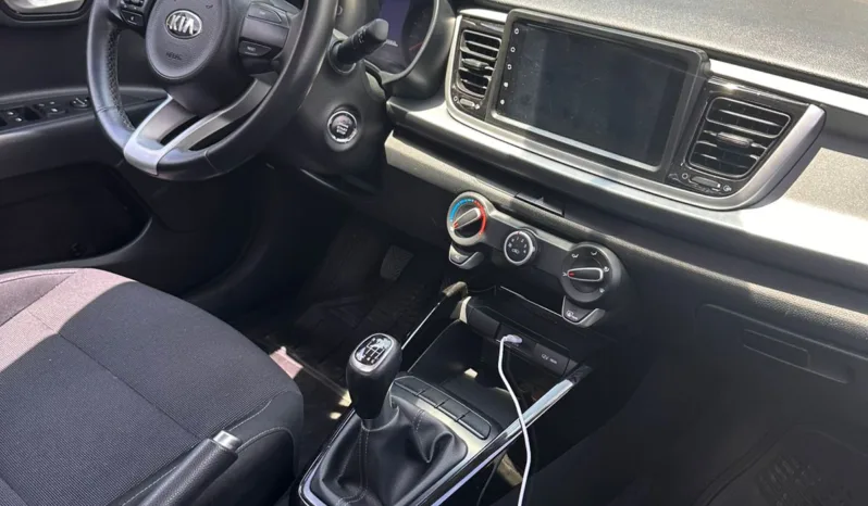 Kia Rio 2022 lleno