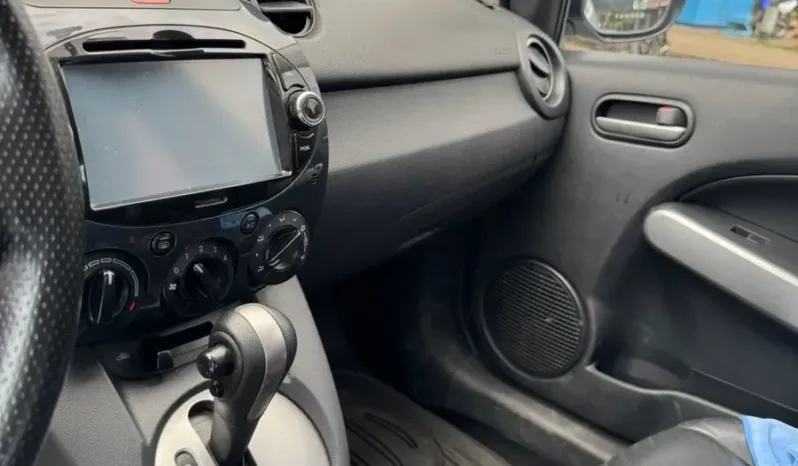 Mazda 2 2015 15HA1C lleno