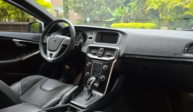 Volvo V40 2019 T4 Drive-E R-DESIGN lleno