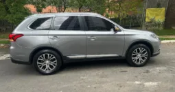 Mitsubishi OUTLANDER KAITEKI 2018 7 puestos