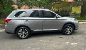 Mitsubishi OUTLANDER KAITEKI 2018 7 puestos