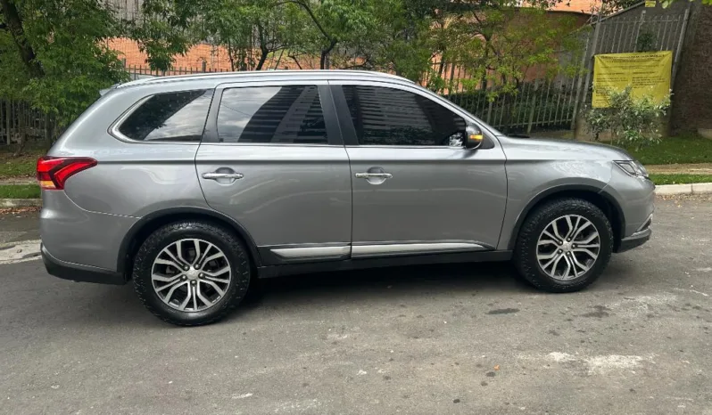 Mitsubishi OUTLANDER KAITEKI 2018 7 puestos lleno