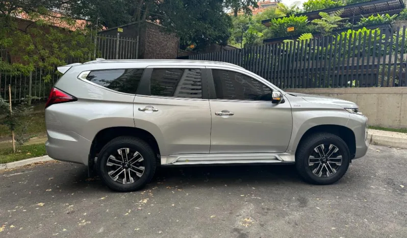 Mitsubishi Montero Sport 2023 lleno