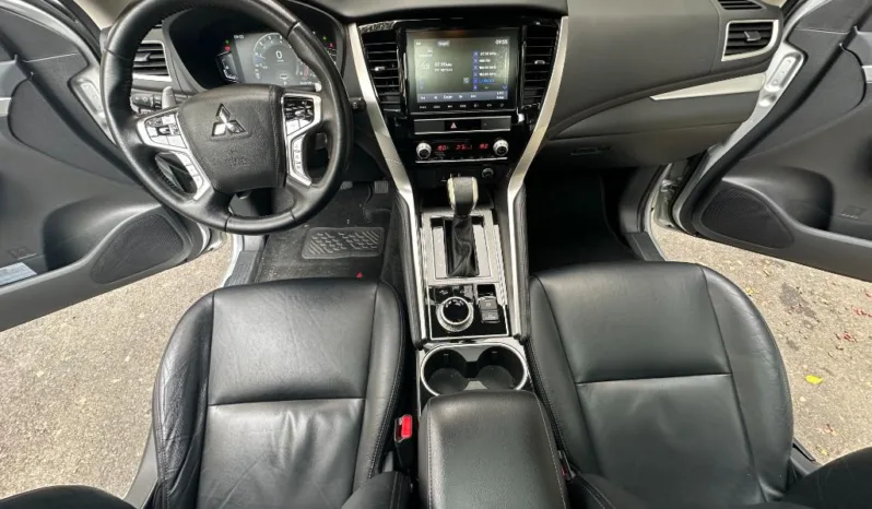 Mitsubishi Montero Sport 2023 lleno