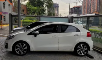 Kia Rio 2017 lleno