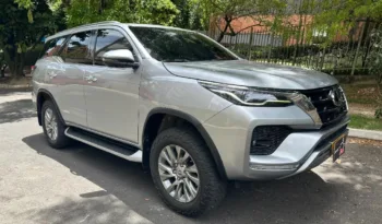 Toyota Fortuner SRV 2023 lleno
