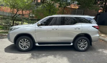 Toyota Fortuner SRV 2023 lleno