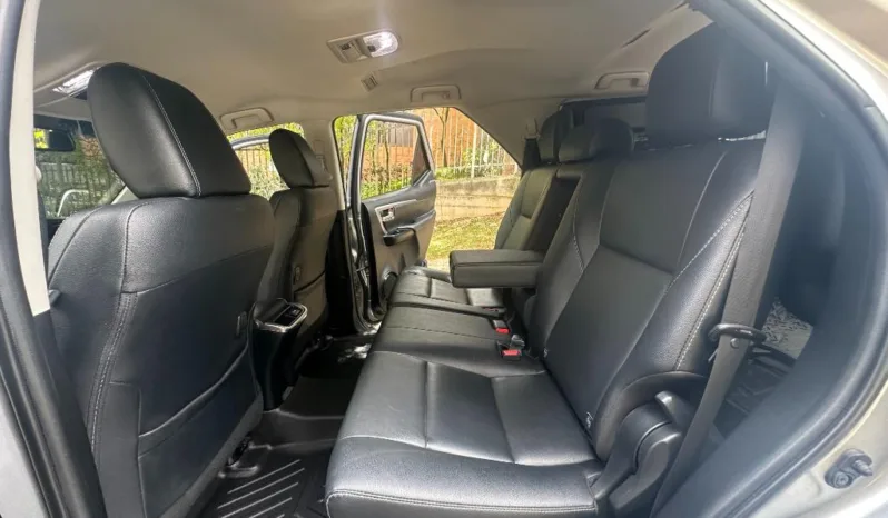 Toyota Fortuner SRV 2023 lleno