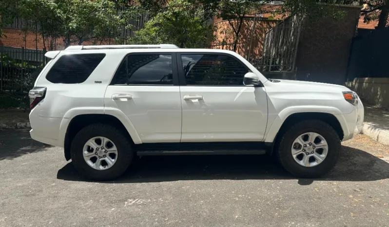 Toyota RUNNER SR5 2022 lleno