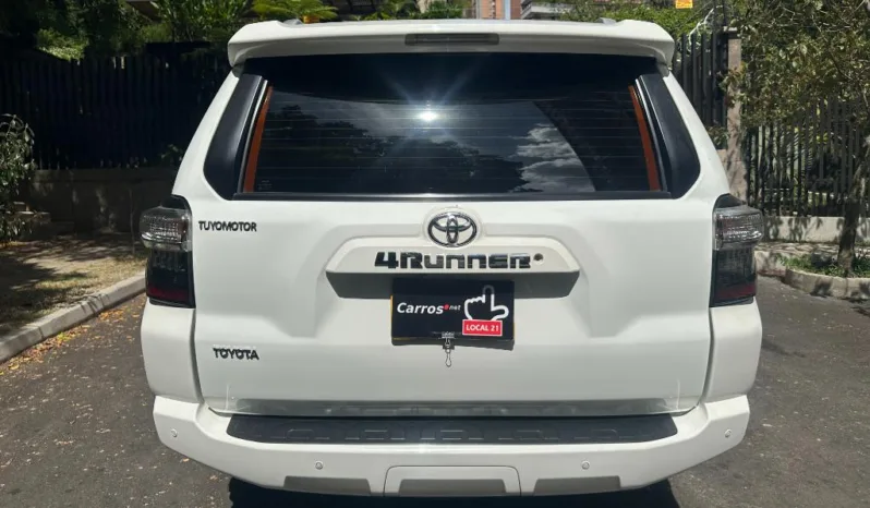 Toyota RUNNER SR5 2022 lleno