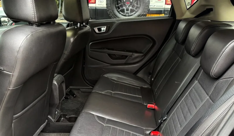 Ford Fiesta 2015 Titanium lleno