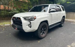 Toyota 4runner SR5 2015