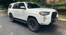 Toyota 4runner SR5 2015