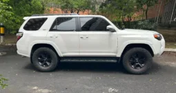 Toyota 4runner SR5 2015