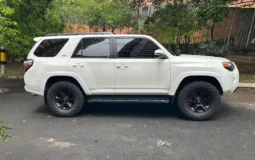 Toyota 4runner SR5 2015