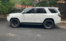 Toyota 4runner SR5 2015